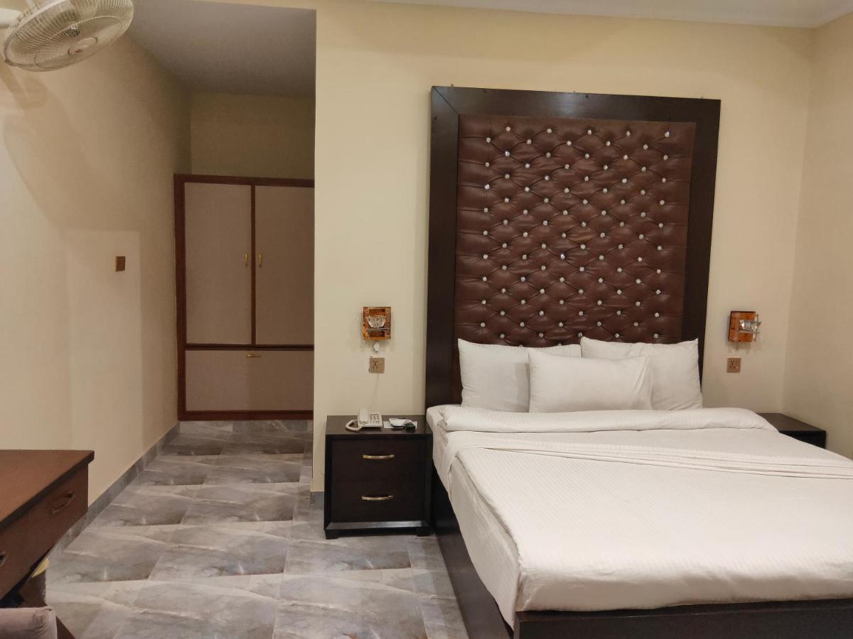 Hotel S.R. Lounge ملتان المظهر الخارجي الصورة